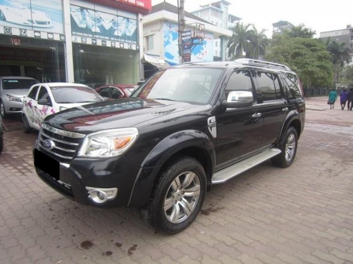 Nhà cần bán gấp Everest 2011 tự động màu đen chạy dầu