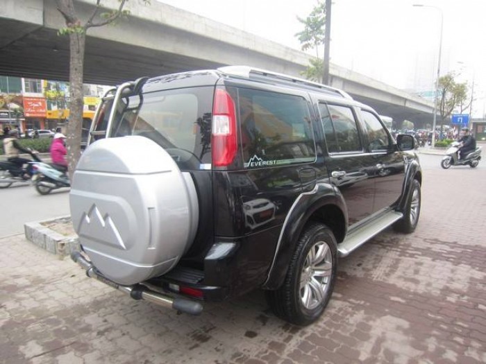 Nhà cần bán gấp Everest 2011 tự động màu đen chạy dầu