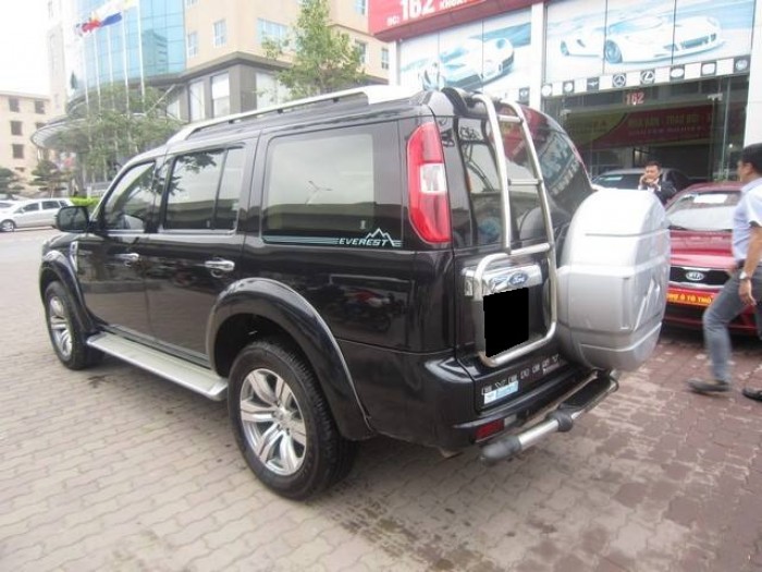 Nhà cần bán gấp Everest 2011 tự động màu đen chạy dầu