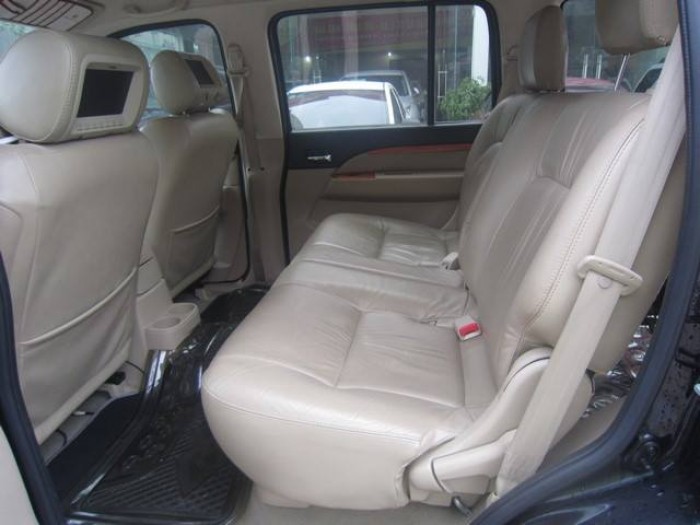 Nhà cần bán gấp Everest 2011 tự động màu đen chạy dầu