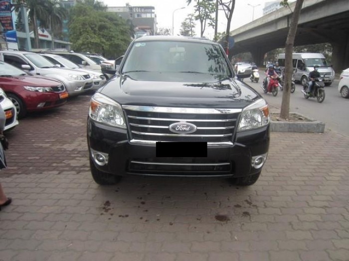 Nhà cần bán gấp Everest 2011 tự động màu đen chạy dầu