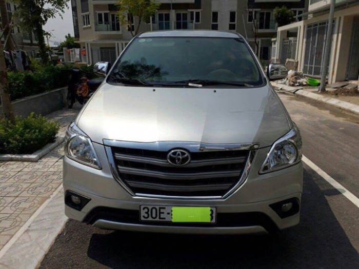 Bán xe Toyota Innova 2.0V 2015