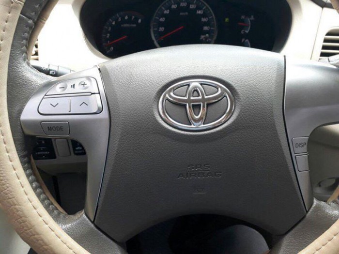 Bán xe Toyota Innova 2.0V 2015