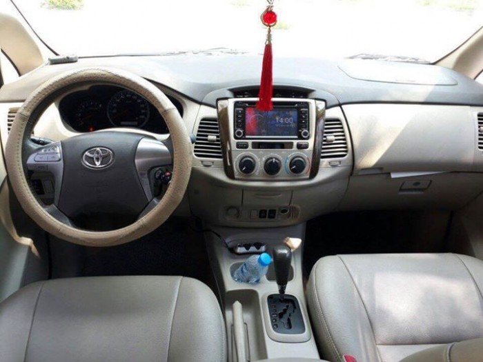 Bán xe Toyota Innova 2.0V 2015