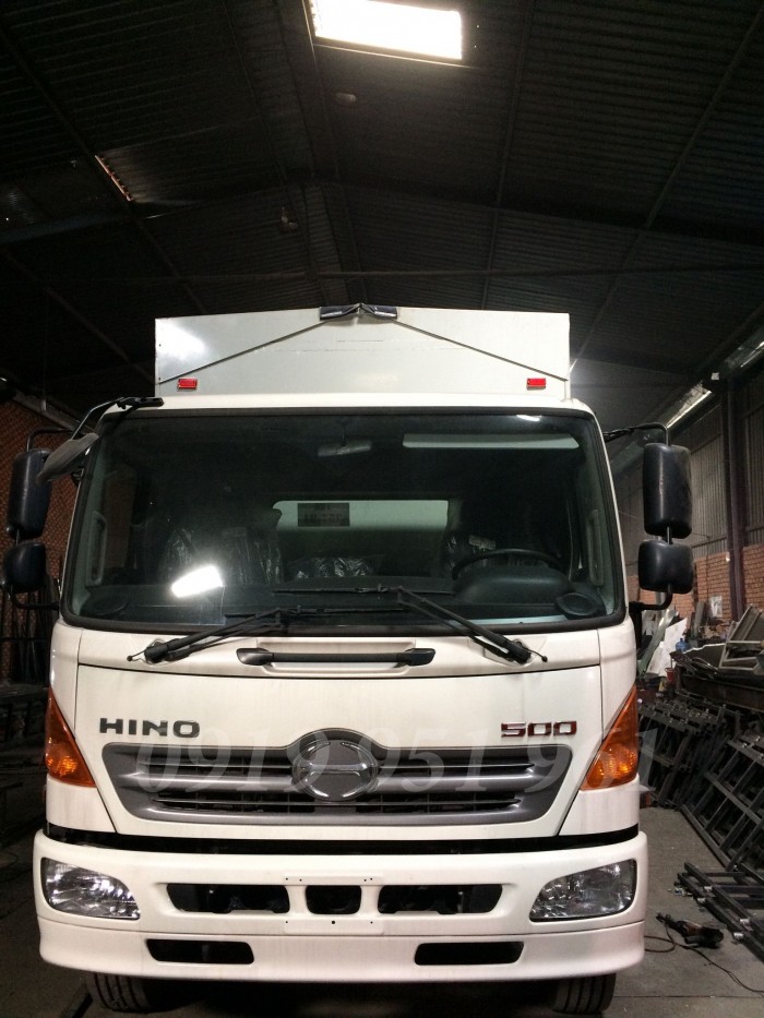 Xe Hino Fg8jpsc 9,4 tấn thùng kín cánh dơi