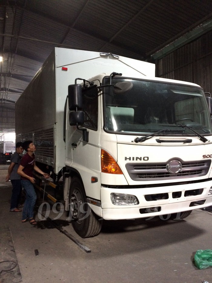 Xe Hino Fg8jpsc 9,4 tấn thùng kín cánh dơi