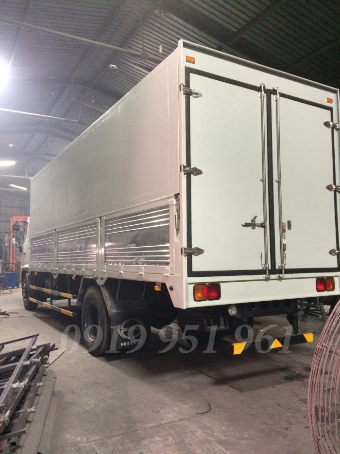 Xe Hino Fg8jpsc 9,4 tấn thùng kín cánh dơi