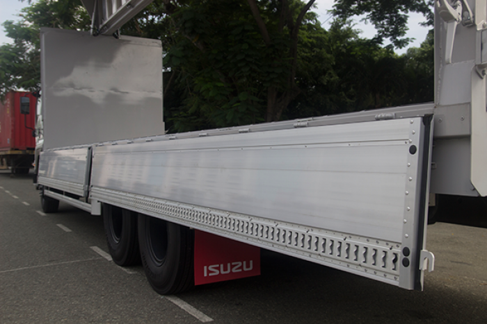 Xe isuzu fvm34w 16 tấn thùng kín cánh dơi