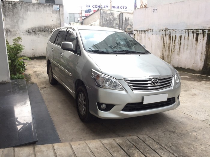 Nhà mình cần bán xe Innova 2013 số sàn màu bạc xe gđ đi rất kỹ