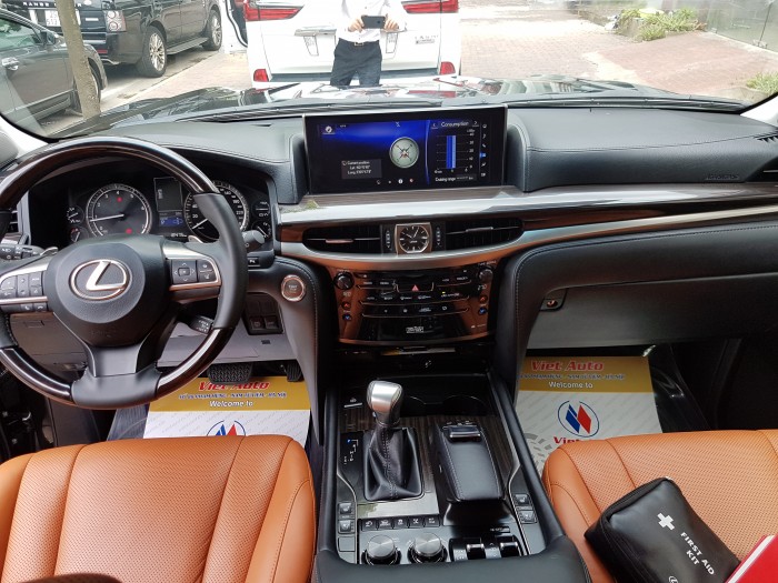 Bán xe Lexus Lx570 màu Đen sản xuất năm 2015 đăng ký tên Công ty 2016.