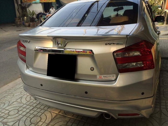 Cần bán gấp xe Honda City 2013 số tự động màu bạc zin 99% cực đẹp