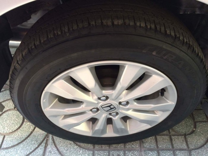 Cần bán gấp xe Honda City 2013 số tự động màu bạc zin 99% cực đẹp