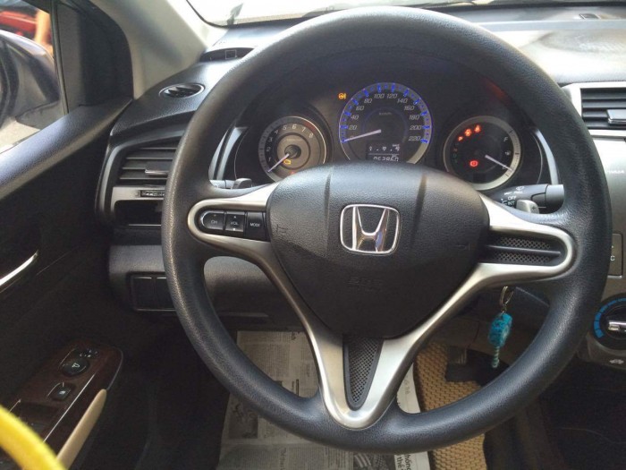 Cần bán gấp xe Honda City 2013 số tự động màu bạc zin 99% cực đẹp