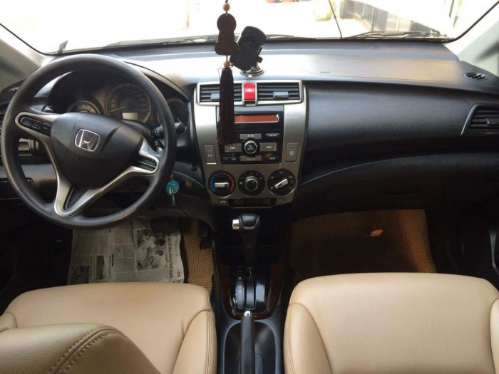 Cần bán gấp xe Honda City 2013 số tự động màu bạc zin 99% cực đẹp