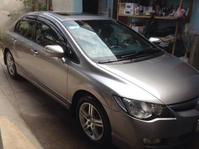 Cần bán xe Honda Civic 2006 số tự động màu xám bạc
