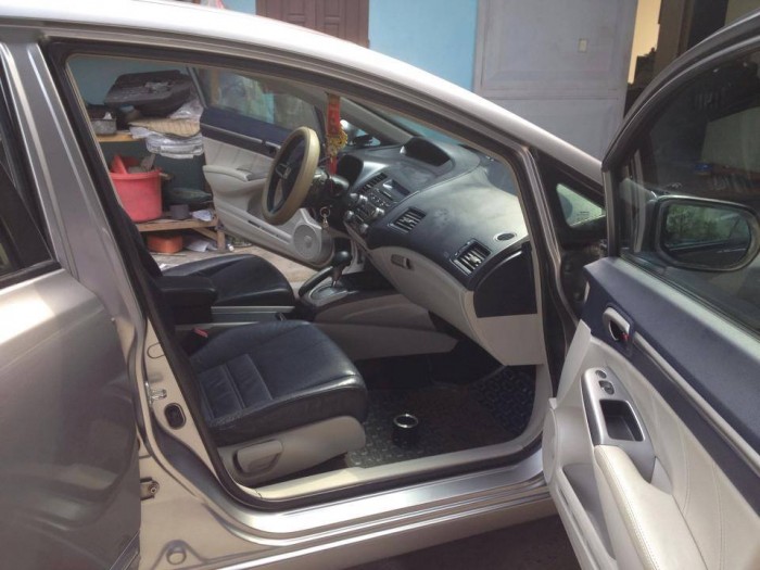 Cần bán xe Honda Civic 2006 số tự động màu xám bạc