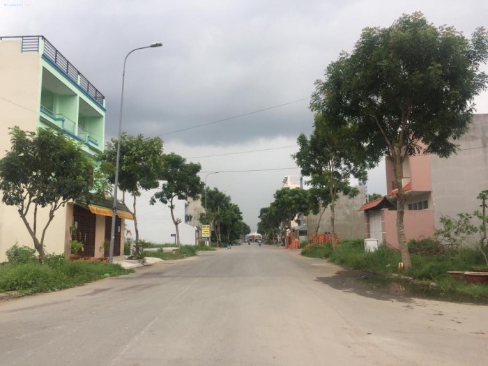Đất  Khu Đô Thị mới - Bình Chánh - Nguyễn Hữu Trí sổ hồng riêng 350 triệu/nền.