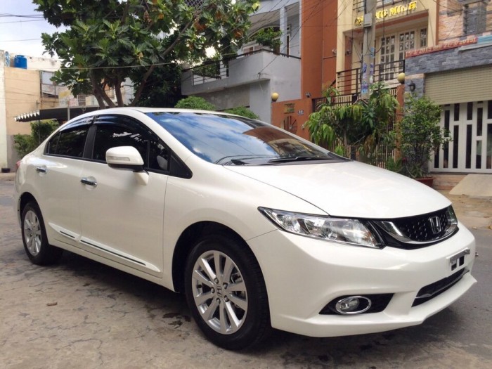 Bán Honda Civic 2.0AT model 2013 màu trắng bản full options