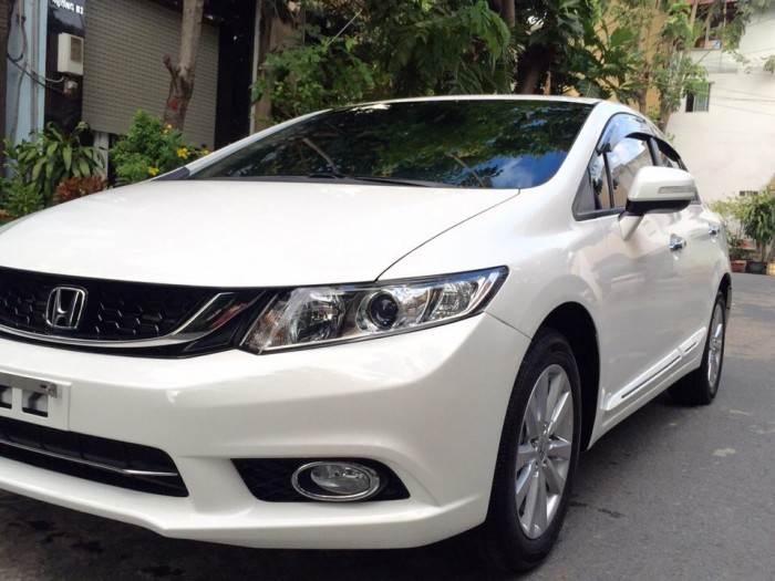 Bán Honda Civic 2.0AT model 2013 màu trắng bản full options