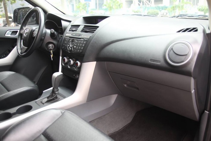 Mazda BT50 2.2AT sản xuất 2015 số tự động.