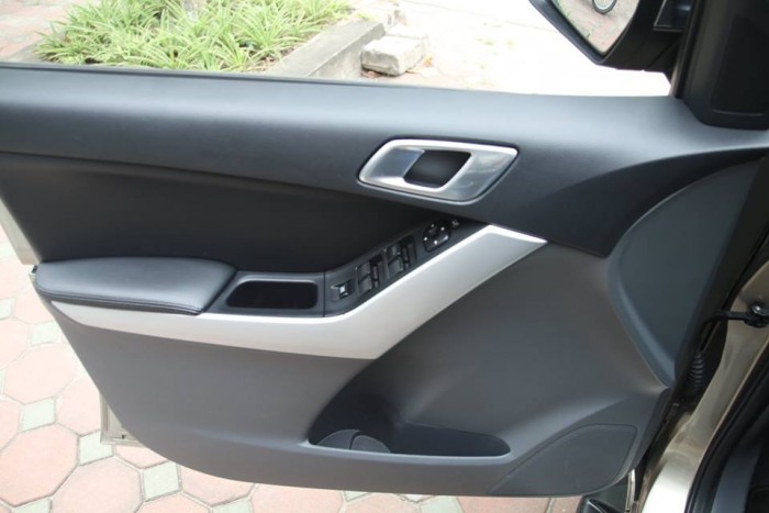 Mazda BT50 2.2AT sản xuất 2015 số tự động.