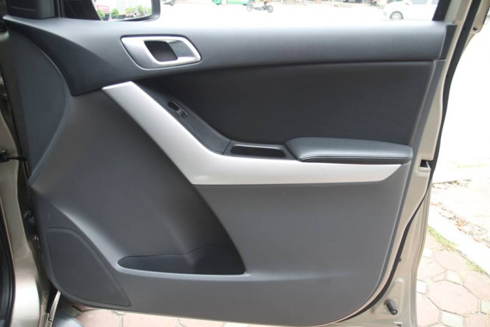 Mazda BT50 2.2AT sản xuất 2015 số tự động.