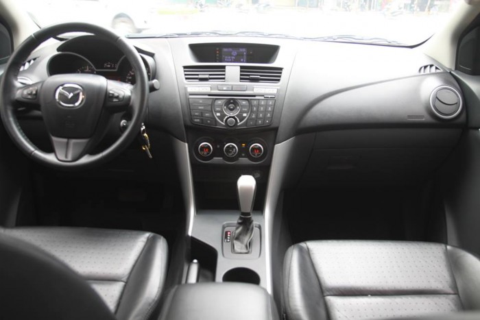 Mazda BT50 2.2AT sản xuất 2015 số tự động.