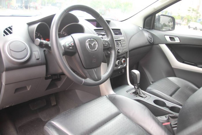 Mazda BT50 2.2AT sản xuất 2015 số tự động.