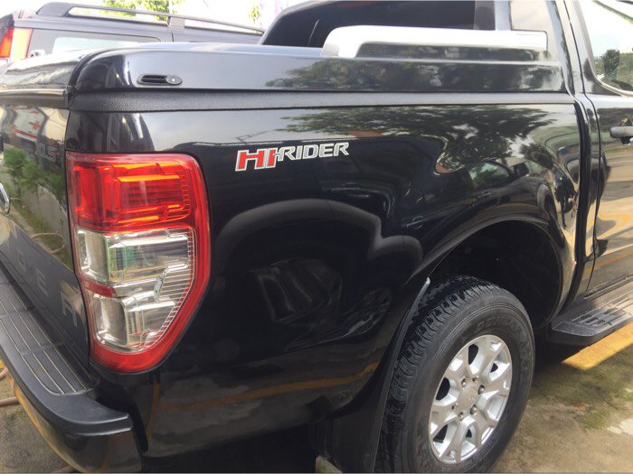 Xe chính hãng Ranger XLS MT 2016 vô nắp thùng đầy đủ.