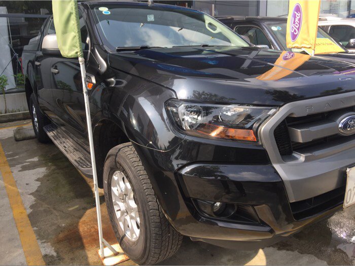 Xe chính hãng Ranger XLS MT 2016 vô nắp thùng đầy đủ.