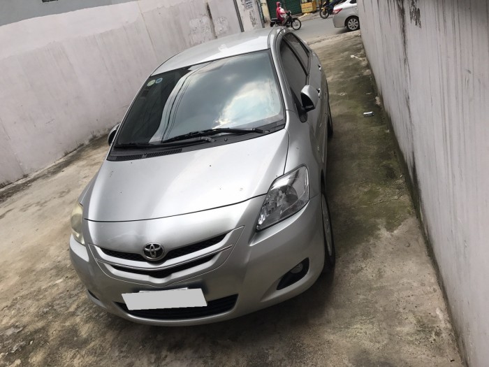 Cần bán gấp xe Toyota Vios 2008 số tự động màu bạc