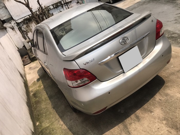 Cần bán gấp xe Toyota Vios 2008 số tự động màu bạc