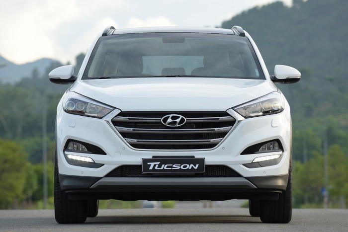 Hyundai Tucson trắng 2018  máy dầu 2.0 full mới 100%