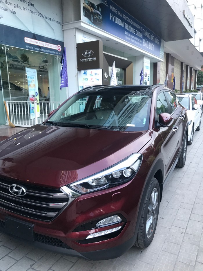 Hyundai Tucson trắng 2018  máy dầu 2.0 full mới 100%