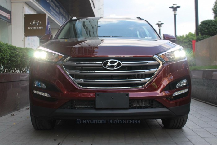 Hyundai Tucson trắng 2018  máy dầu 2.0 full mới 100%