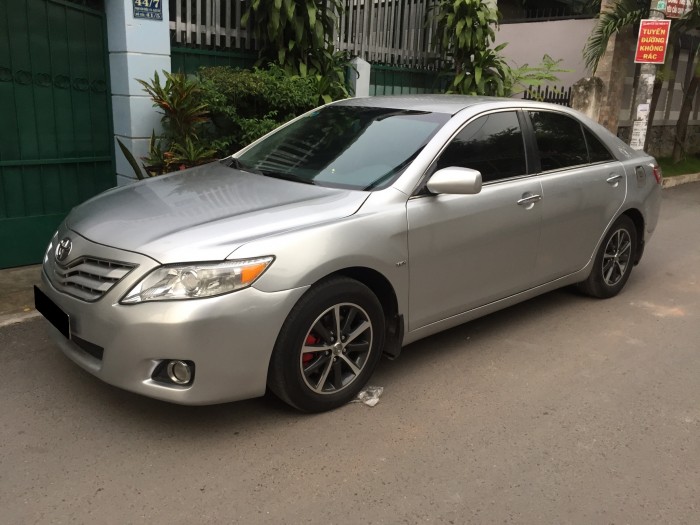 Nhà mình cần cho ra đi em Camry 2.4LE 2008 nhập khẩu Mỹ