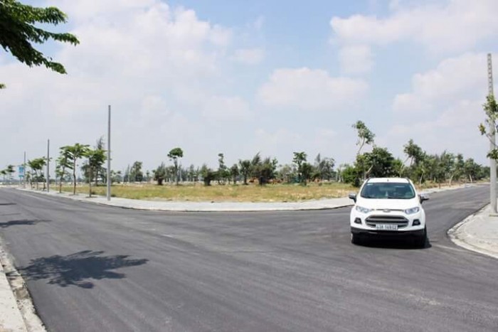 Đất mt Nguyễn Duy Trinh Quận 2, Dt: 100m2, có SHR, gần TTTM Vincom