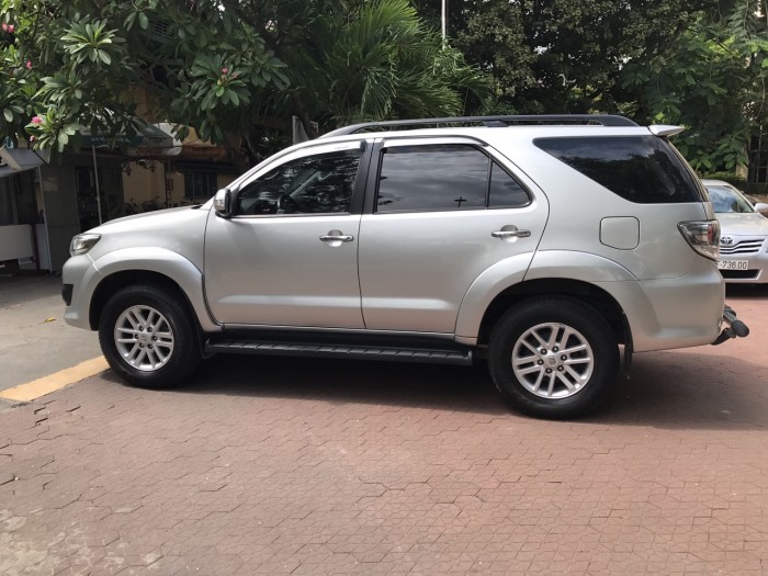 Cần bán xe Fortuner 2013 số tự động máy xăng đẹp long lanh