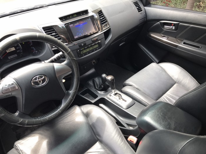 Cần bán xe Fortuner 2013 số tự động máy xăng đẹp long lanh