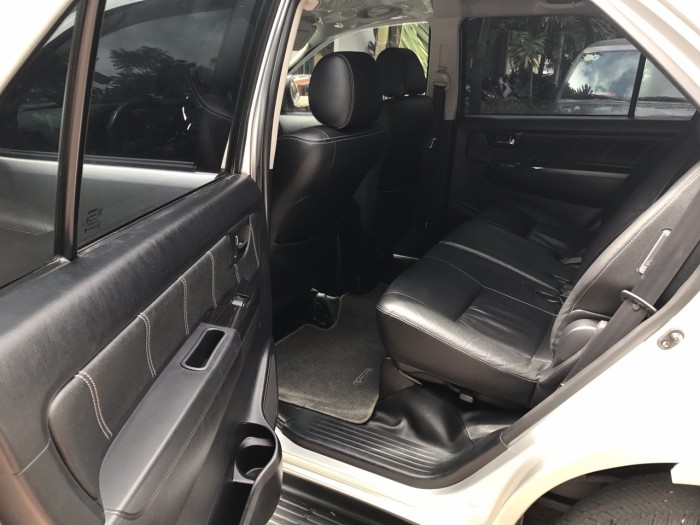 Cần bán xe Fortuner 2013 số tự động máy xăng đẹp long lanh