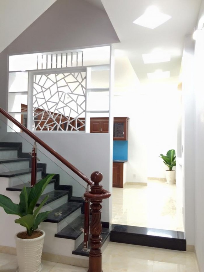 Nhà đẹp 4x14m, đúc kiên cố 1 trệt 3 lầu ngay đầu đường Hiệp Bình giao QL 13