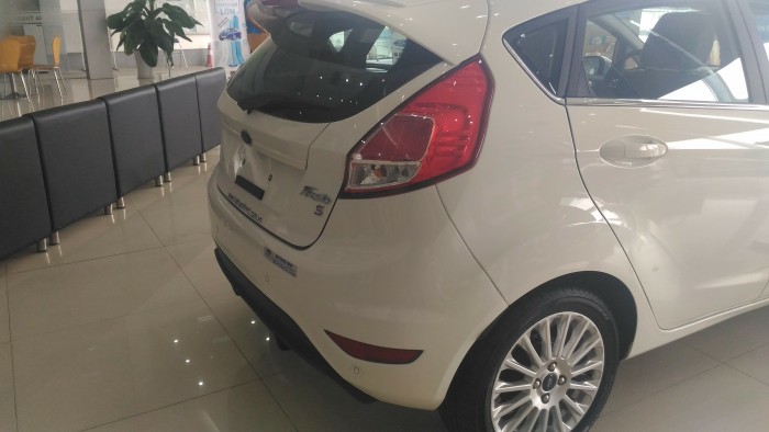 Cho mượn xe 4 điểm tự động lái Ford Ecosport