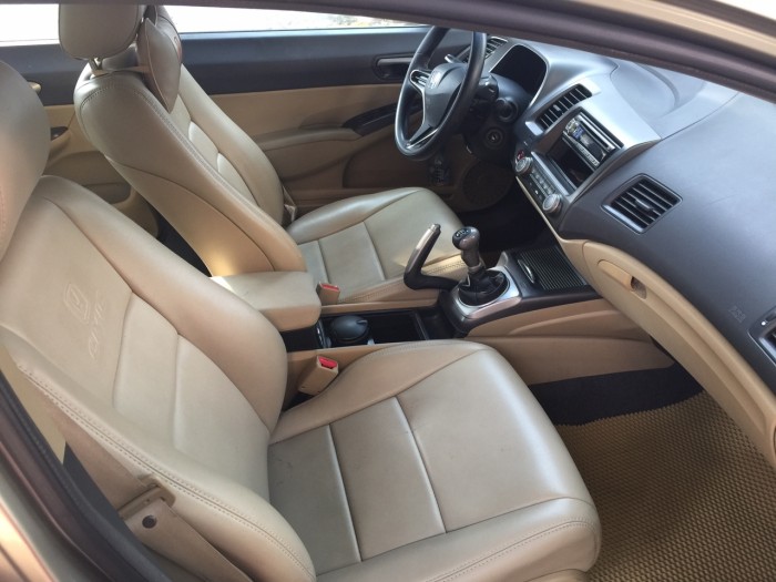 Cần bán xe Honda Civic 2008 số sàn màu vàng cát odo 80.000km