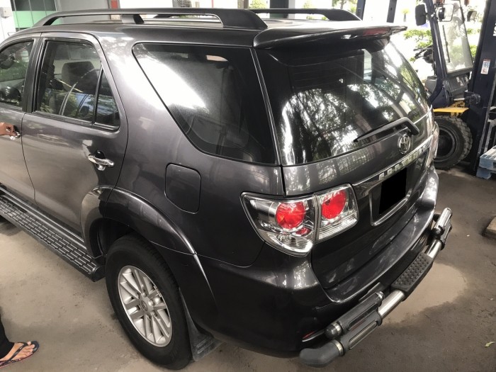 Cần bán gấp chiếc xe Fortuner G 2013 số sàn máy dầu