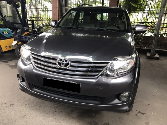 Cần bán gấp chiếc xe Fortuner G 2013 số sàn máy dầu