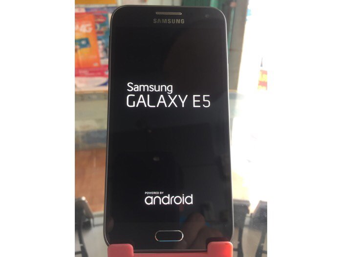 Điện thoại Samsung Galaxy E50