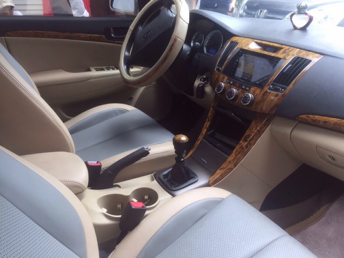 Cần bán xe Hyundai Sonata 2009 số sàn màu vàng