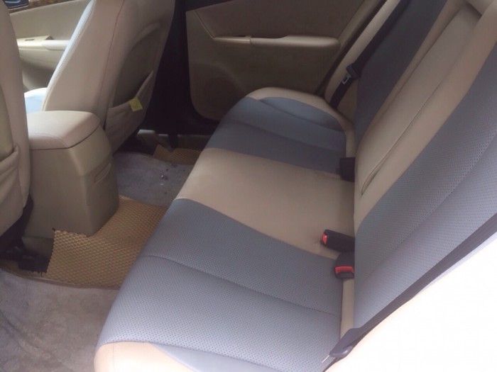 Cần bán xe Hyundai Sonata 2009 số sàn màu vàng