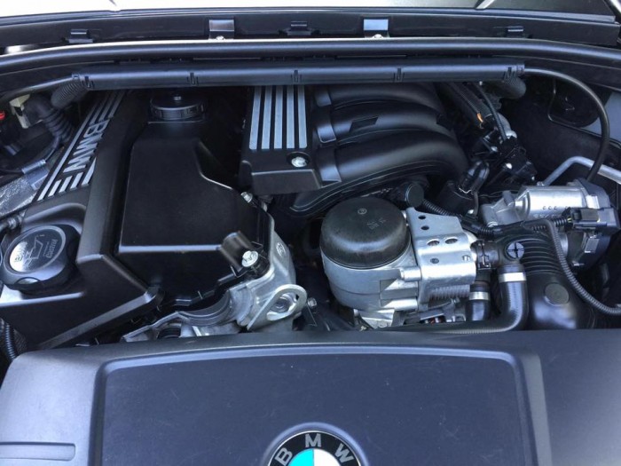 Kẹt tiền bán con Bmw 320i 2010 màu xám xe lăn bánh 60.000km