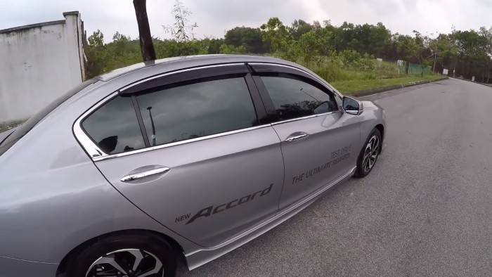 Cần bán gấp xe Honda Accord 2.4L màu bạc model 2017 nhập khẩu